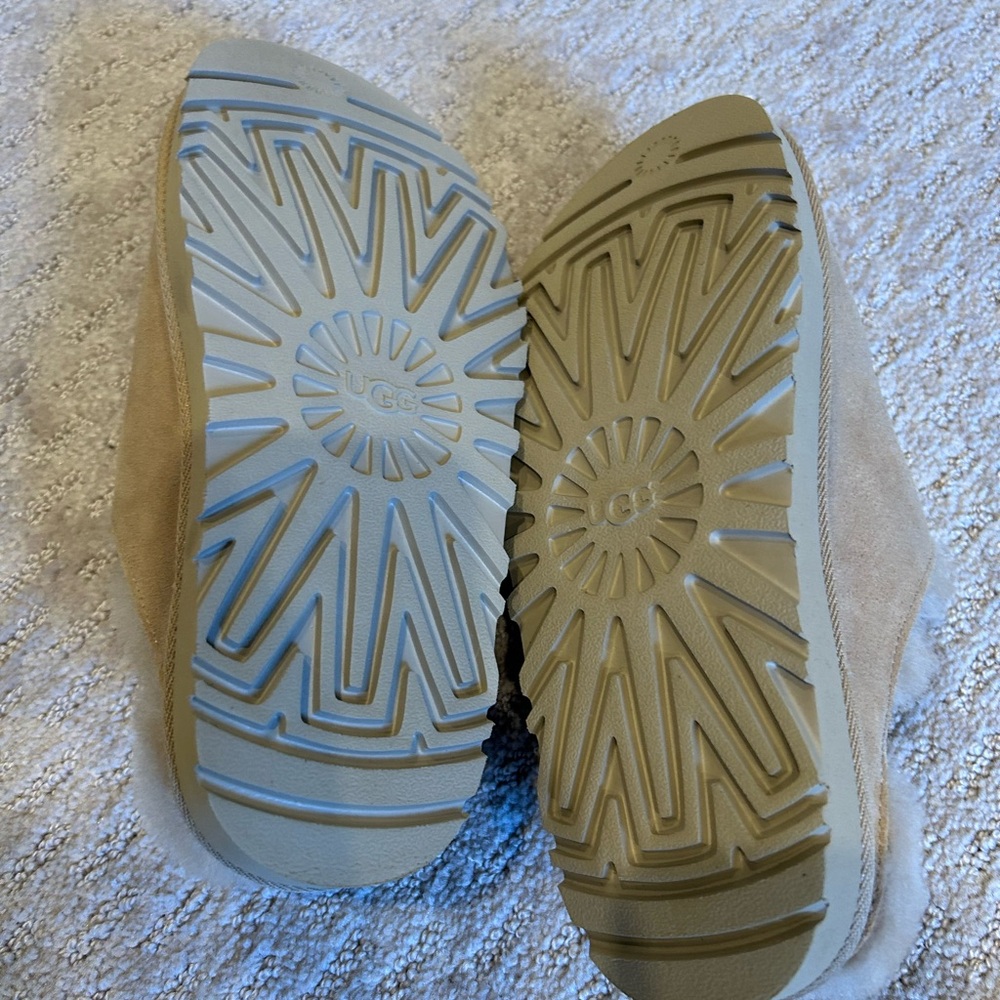 UGG Women's Slip-On Shearling Chestnut/Tan - Picture 6 of 8